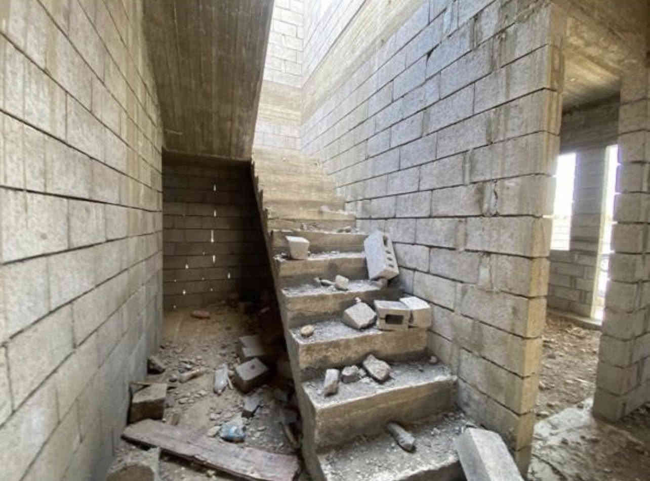 � هيگل للبيع – فرصة لا تعوّض! 🏡
📍 الموقع: الموصل – [ الملايين الثانيه ]

📐 المساحة: [160.متر واجهة 8متر  ]

🛏️ عدد الغرف: [ 2غرف نوم ]

🛁 عدد الحمامات: [ 1حمام ]

🍽️ مطبخ + صالة + إستقبال + كراج + سطح 

✨ المميزات:

✅ موقع حيوي وقريب من الخدمات

✅ بناء مرتب 

✅ مدخل مستقل

💸 السعر 50 مليون  .

I 

📞 للاستفسار والمعاينة اتصلوا بنا على الأرقام التالية:

***********

***********

📍 أو زورونا في مكتب ارض السلام  للعقارات

📍 الموصل – شارع التعليم العالي التربيه الرابعه

📌 لا تفوّت الفرصة وسارع بالحجز، العرض محدود!
