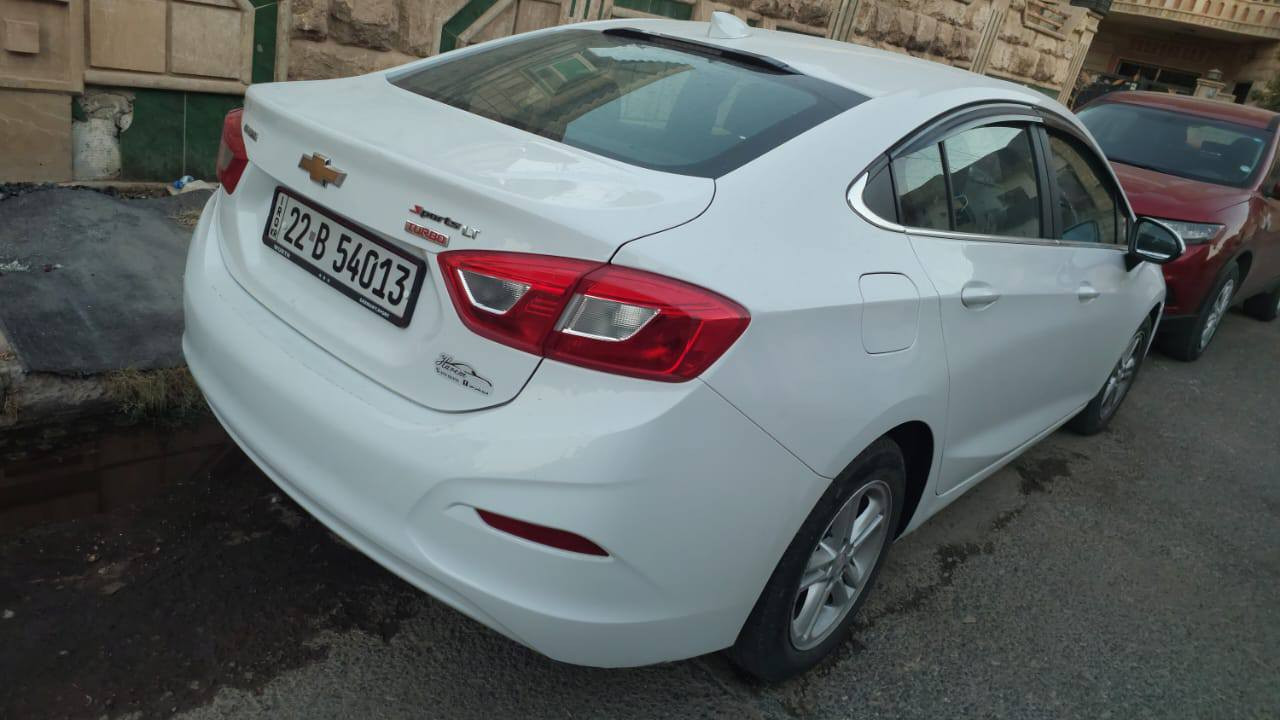 شوفرليت كروز موديل 2017 مواصفات LT 
قطعتين صبغ فقط بدون دواخل..كير ومحرك بشرط.. رقم وهزه وسنوية كلو جديد..
مكان السيارة اربيل
السعر 98 وبيها مجال قليل
***********
