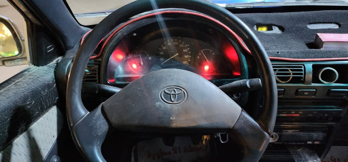 للبيع كورلا موديل 1995 تك باب رقم ديالى إنكليزي مشروع وطني باسمي سياره جاهزه كير محرك قبل سنه مبدله حاويه صدر تبريد مبدله جديد تايرات جددويل كب  كير عادي 4 نمر نقصها مشط يذب دهن بيها طخه باب السكن وراجعه بارد سياره جارده صبغها بلادي مكاني بغداد رايدها 28 بيها مجال بسيط ***********
