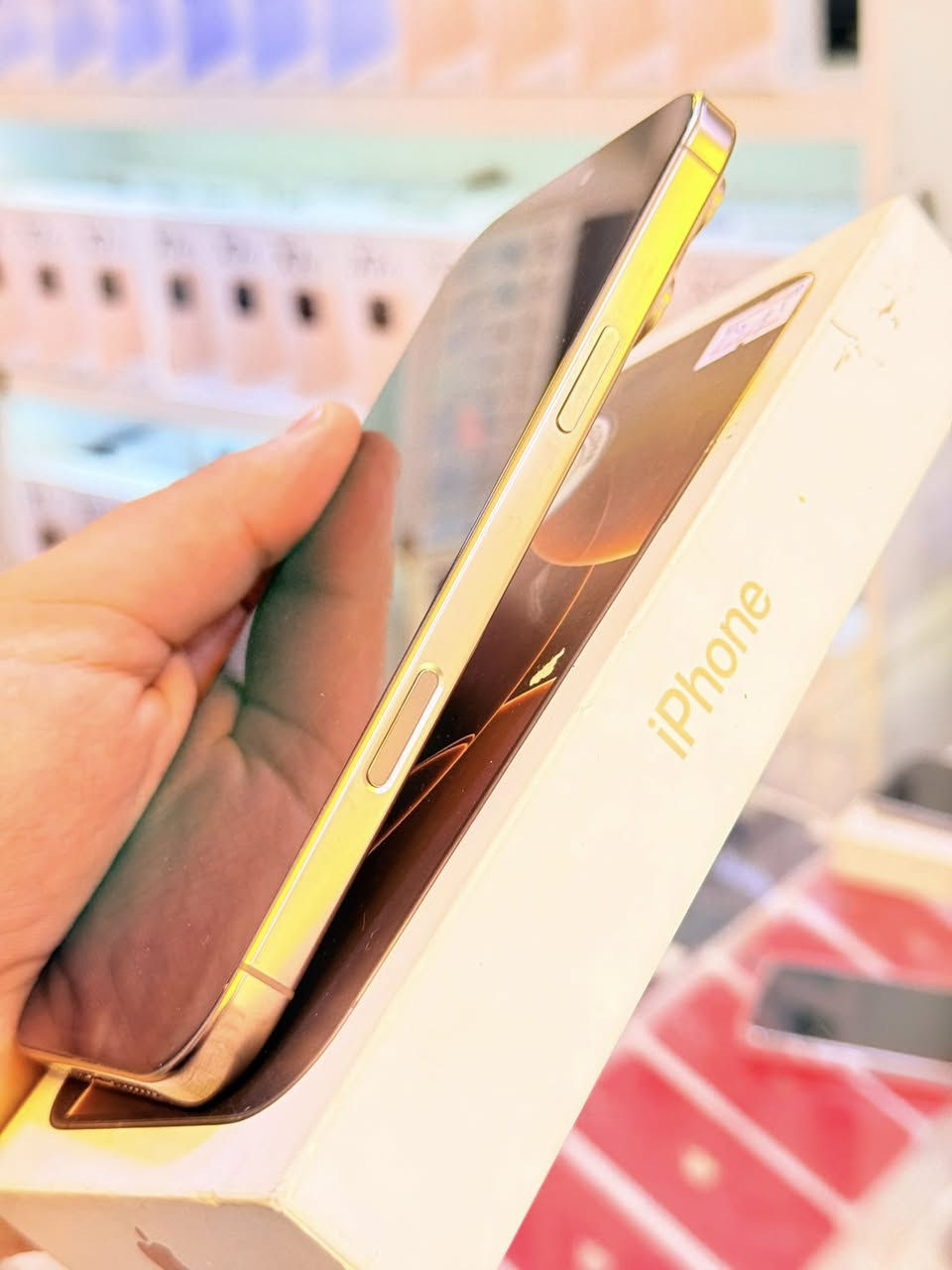 ايفون 16برو ماكس ذاكره 256بطاريه 98‎%‎جهاز اخو جديد زلغ واحد مابي وتر بروف جهاز بمعنه كلامه نضيف هوه جديد سوه عربي شرق اوسط اصلي ضمان ماستر لا مفتوح ولا مصلح فحص حاسبه كوله نورمل ملحقات كامله ضمان 5ايام من مركز 
سعر 1350الف قفله من الاخير 
بغداد البياع شارع عشرين مكتب ماستر للمبايل 
***********
