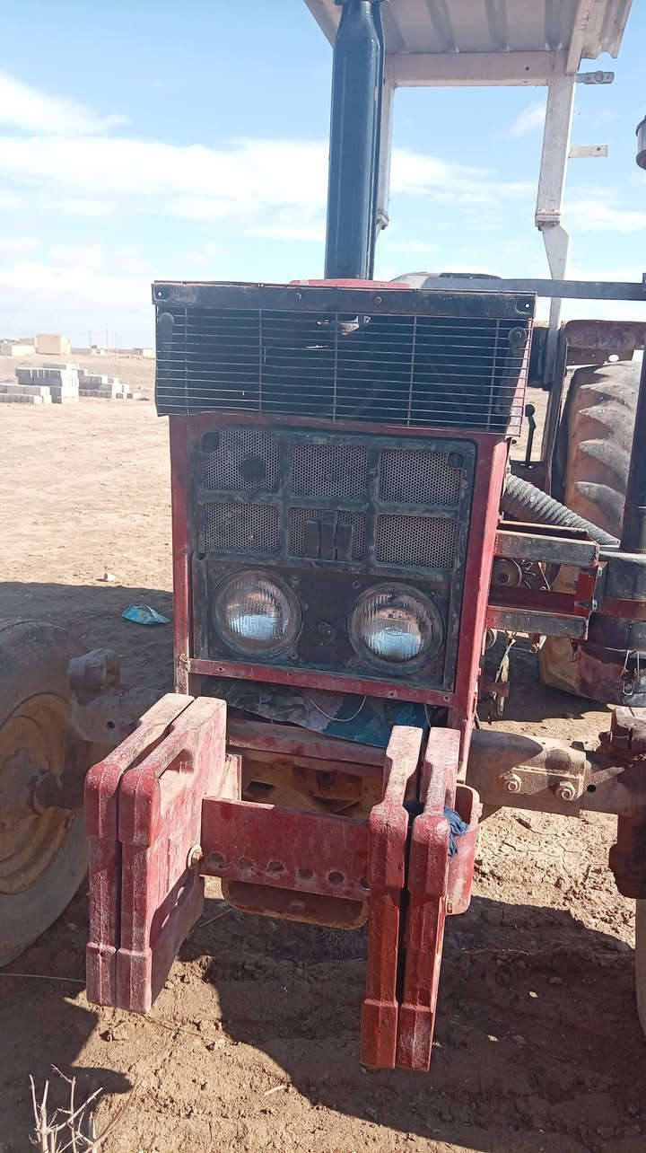 السلام عليكم تركتر للبيع ماكينه معمره رايمن تركتر جاهز للشغل ***********
