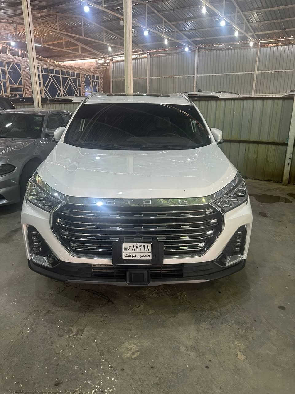 السلام. عليكم جيتور X90 Plus 2.0L Luxury
الموديل: 2024

المحرك: 4 أسطوانات 2.0L تيربو 254 حصان

ناقل الحركة: اوتوماتيكي من 7 سرعات

استهلاك الوقود: 8.1 لتر لكل 100 كم

سياره كتاب شهداء. 

المواصفات

*7 راكب

* إطارات قياس 20 إنچ

* فتحة سقف بانوراما

* 6 وسائد هوائية

* كاميرات محيطية 540 درجة

* شاشة التحكم بقياس 12.35إنچ

* شاشة القيادة بقياس 10.1 إنچ

* شاشة بقياس 9.7 إنچ للتحكم بالمكيف

* نظام كار بيت لعرض شاشة الهاتف المحمول

* بلوتوث / هاتف السيارة

* نظام صوتي متطور 8 سماعات من Sony

* شاحن هاتف لاسلكي سريع

* رادار تفاعلي

* تحذير مغادرة المسار

* نظام القيادة شبه الذاتية

* نقطة عمياء

* حساسات أمامية

* حساسات خلفية

* نظام تحذير الاصطدام الامامي والخلفي

* نظام الفرامل اليدوية الاوتوماتيكي Autohold

* وضعيات قيادة متعددة

* دخول ذكي (بصمة)

* صندوق كهربائي بخاصية الفتح باستشعار القدم

* مقصورة الركاب من الجلد الفاخر

* مقاعد السائق والراكب كهربائية

* مقاعد السائق والراكب مدفئة

* مقعد السائق مبرد

* مسند الذراع الوسطي مع ثلاجة

* إنارة محيطية

* إنارة ترحيبية

* عتبات الأبواب مضيئة

* مصابيح أمامية أوتوماتيكية زينون مع مصابيح نهارية LED

* نظام التحكم الذكي بالإنارة العالية

* المرايا الجانبية قابلة للطي كهربائياً

* مرايا بخاصية التعتيم الذاتي

* نظام مراقبة ضغط الاطارات

* فتحات مكيف هواء مستقل للصف الثاني والثالث

* وظيفة تنقية الهواء (فلتر N95)

* حساس للمطر

* زجاج أمامي عازل للصوت

* خاصية إغلاق الشبابيك وفتحة السقف عن بعد

ملاحظه السياره كتاب شهداء دخول جديد 

السياره كفاله عامه ما عده بارد فقط ب صندوق 

مكاني الناصريه حي المعلمين 

*********** لاستفسار خاص 

السعر اتصل وبيك خير وتدلل
