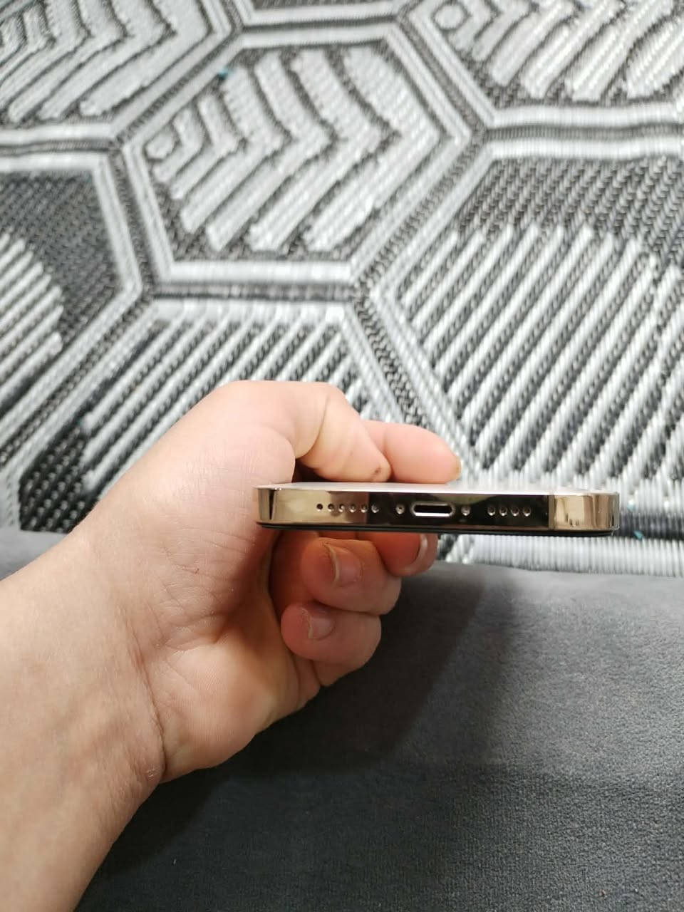 سلامو عليكم  ايفون ١٣برو ماكس موبايل جديد بطاريه ٩٥لا مبدله ولا مرفعه شرط شاشه متبدله 
سعرو ٥٠٠وبي مجال 
مكان موصل ايسره
***********
