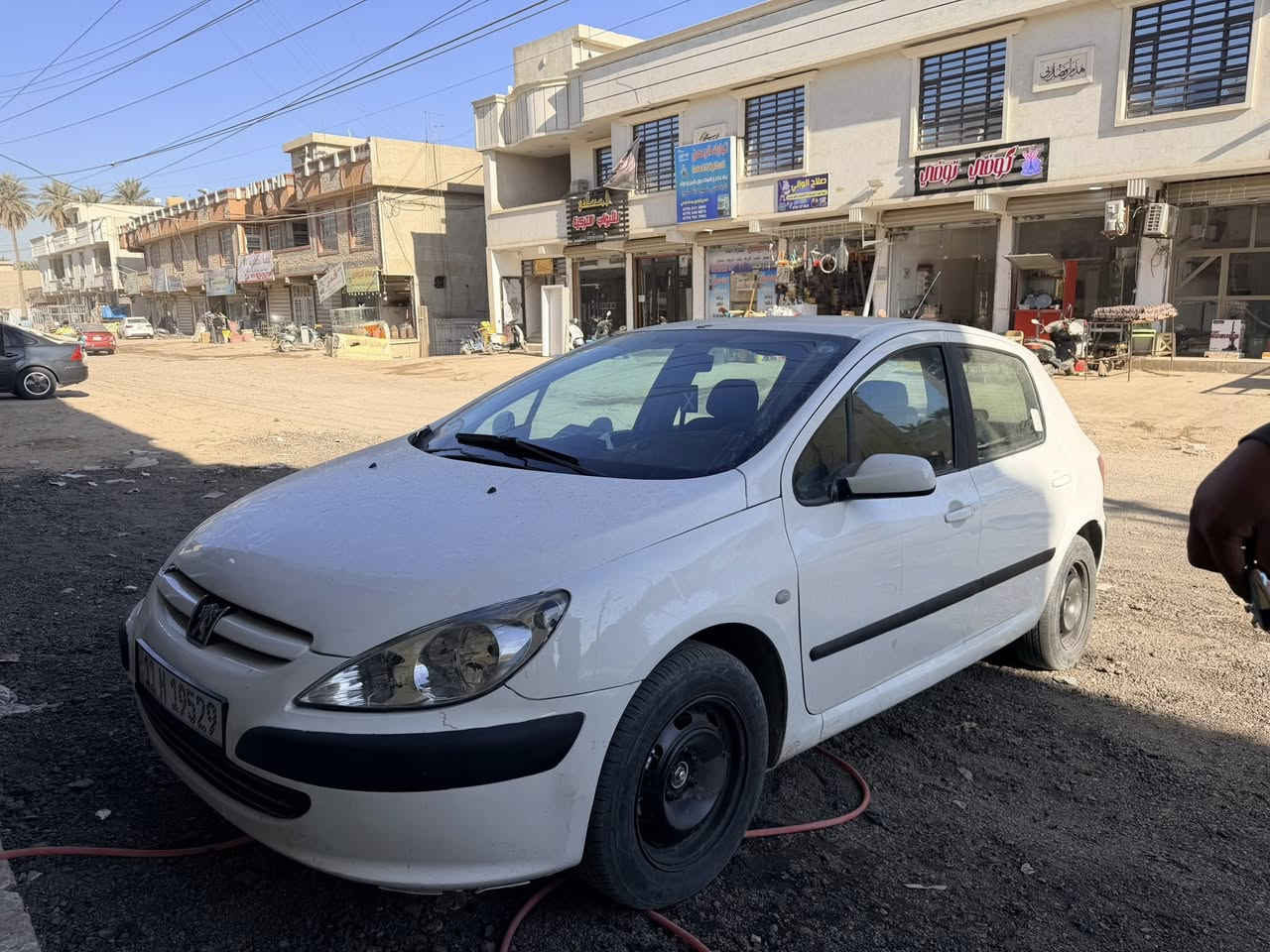 السيارة حلوة وكلش نظيفة مكفولة من كلشي مصبوغة عام بدون ضربة فقط جمالية اثر جراد
موديل 2005 كلشي شغال بيها هزة جديدة مداور ثاني يوم 
السعر 60 وبيها مجال بسيط مكان السيارة بغداد- الكاظمية - الطي 
مكلف بالنشر رقم صاحب السيارة 👈 ***********
