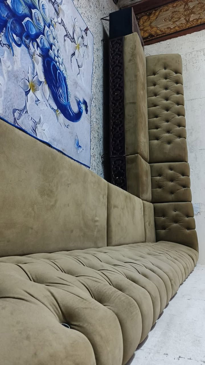 ديوان تصميم كويتي 10 مقاعد نظافه 90%
سعره 230 وبي مجال لبياع 
يوجد توصيل بكروه ب واتساب
***********
