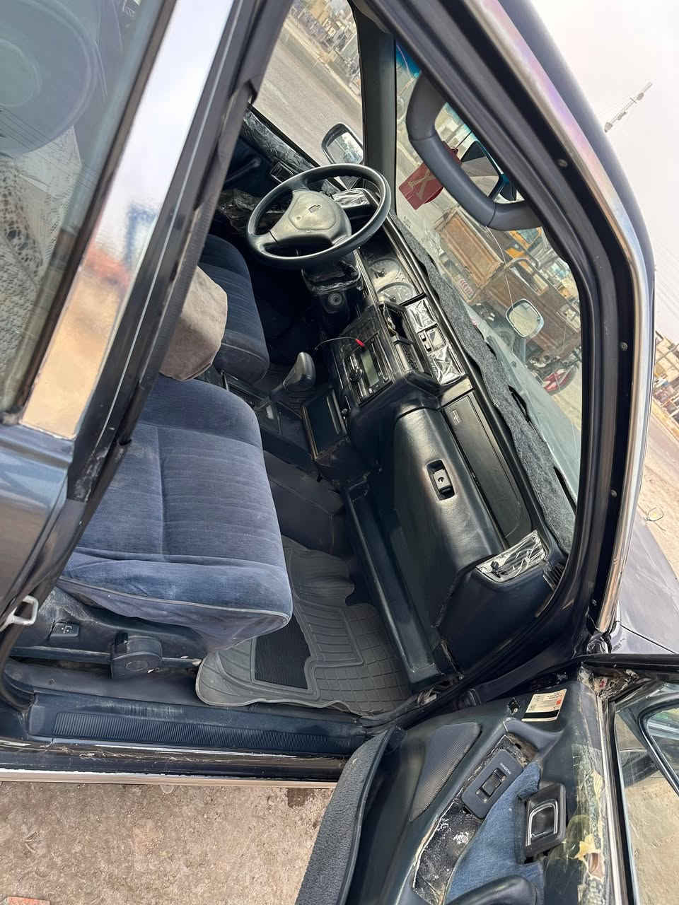 السلام عليكم سياره ارنب جنازي  للبيع مديل 95 رقم بابل مشروع وطني مكينه وكير مكفولات مكفوله من الضربه بيه طخه بل جاملغ عكس السايق مكان السياره ذي قار قضاء النصر للاتصال ***********
