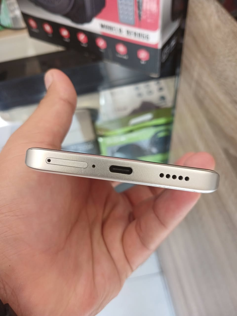 سلام عليكم ريدمي نوت 13برو بلاص 5G ذاكرة 512.رام12... شاشة منحنية بصمته مدمجة بشاشة جهاز شخط مابي كامرة خلفية 200ميكابكسل الامامية 16 بطارية 5000الاف يشحن بقوة 120واط وعندي شاحنة 100واط اصلية هم يشحن سريع طلقة معالج دايمنستي 7200الترا تردد الشاشة 120هرتز جهاز معروف وغني عن التعريف دبل سيمكارت فقط بي فطر بلظهر ممأثر ابد كلة شغال وممفتوح بلادي بلادي شركة للبيع السعر 280الف وبي مجال حك الجية او مراوس بأقل منه واخذ فرق حسب الاتفاق العنوان بغداد الشعلة او الغزالية ***********واتساب اوخاص..  توصيل ماعندي اعتذر منكم ❤
