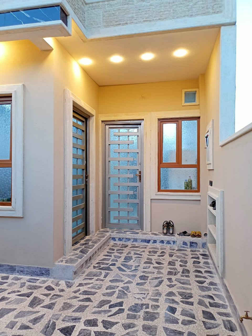 دار للبيع بنظام الاقساط في منطقة مشيرفة الثانية  ملك صرف السعر 160 مليون تدفع مقدمة 70 مليون و الباقي اقساط بالشهر 430 الف عن طريق البنك لاستفسار مكتب العمران للعقارات 
***********
***********
