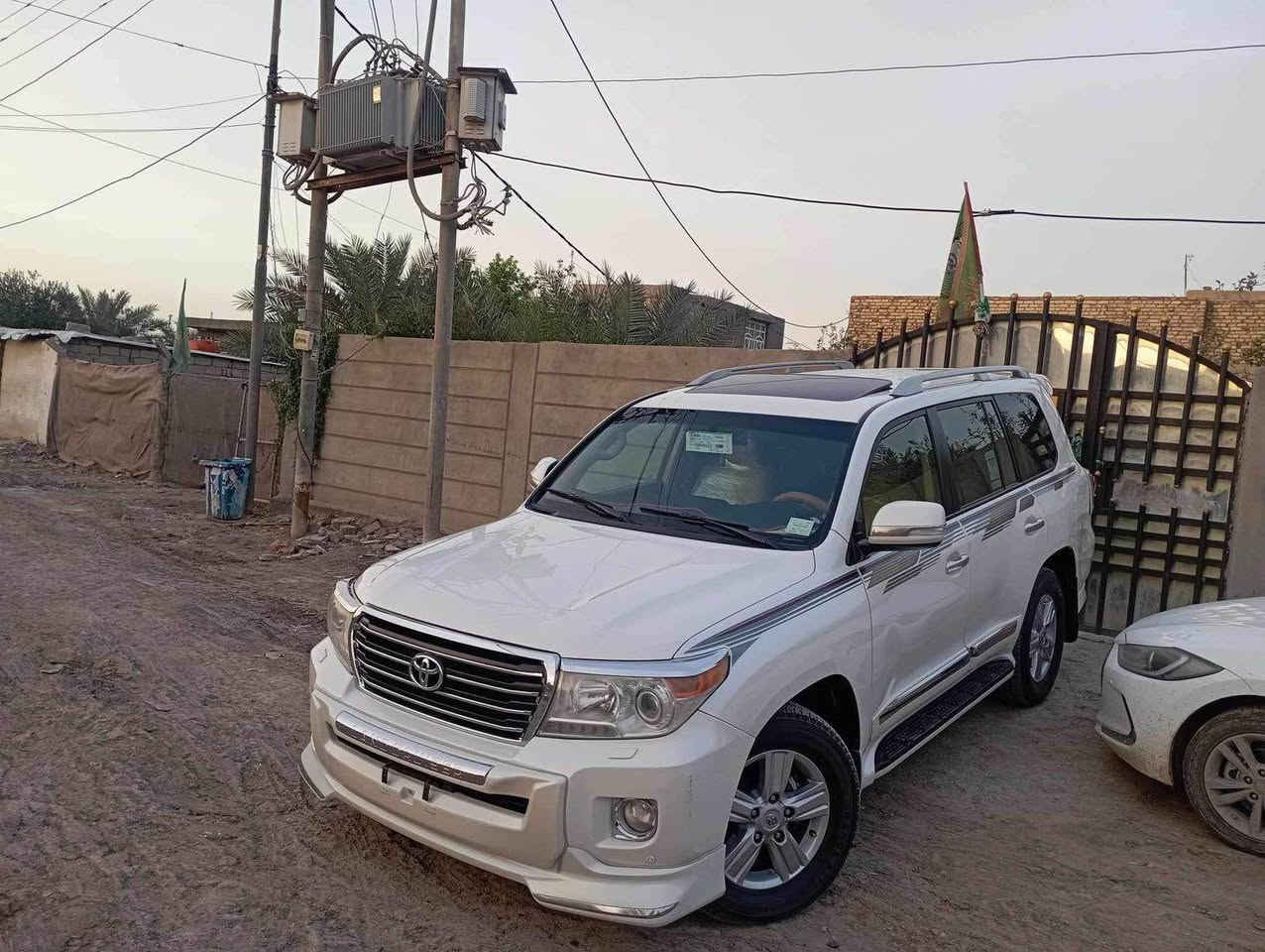 لاندكروز 13 بريم اصل فول مواصفات بيه ضرر بسيط خلفي بالحنطه رقم انكليزي بأسمي للبيع او مراوس مع سورنتو 24 او 25 فول مواصفات مكاني حله 
*********** حلة, بابل
