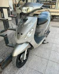 عندي دراجه ماكس  مكينه بيهه صوت ونضيفه كلش اتصال 07848500051