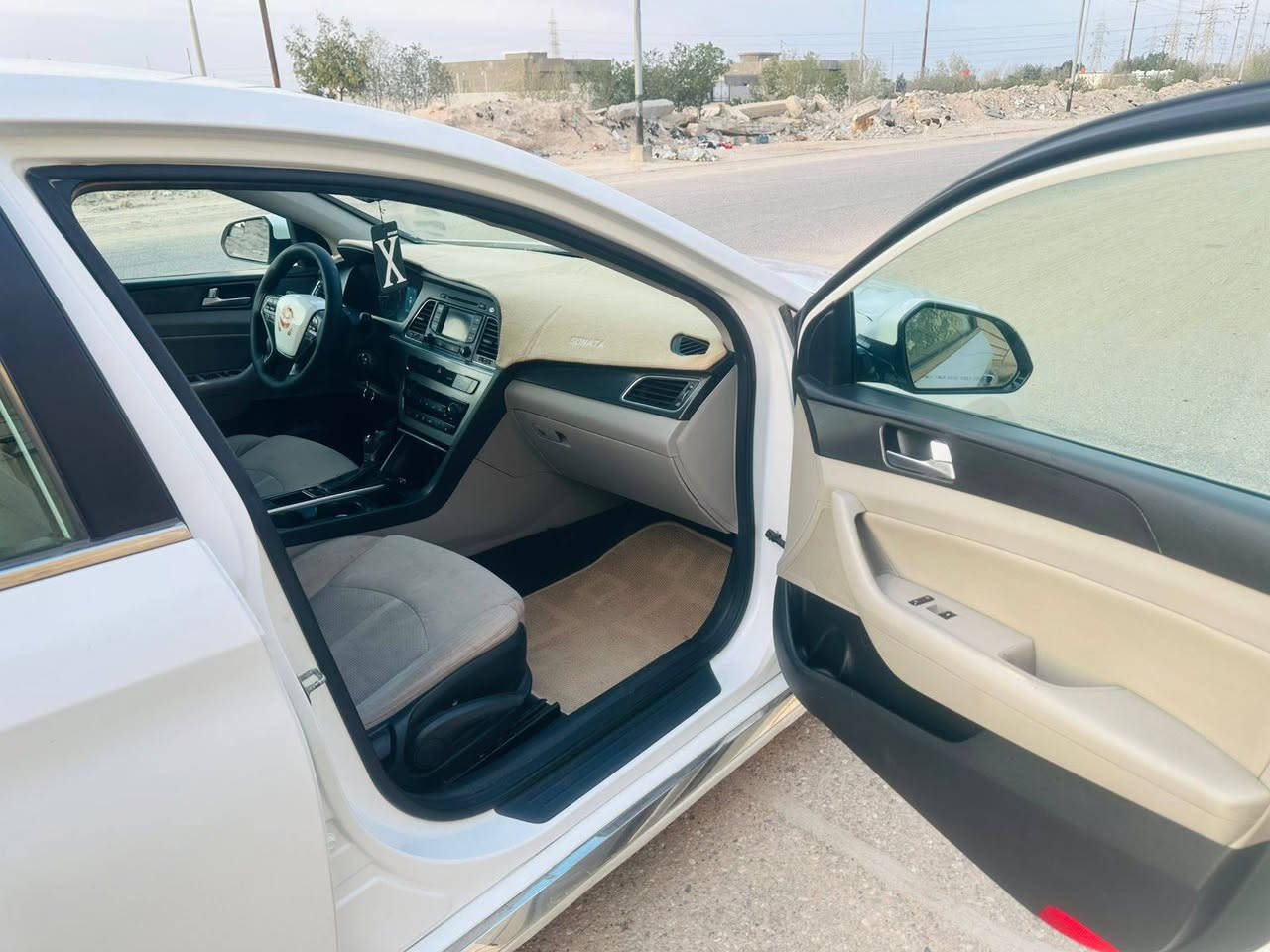 السلام عليكم سوناتا موديل 15 رقم بغداد دولي الجديد سنويه مجدده تحويل باسم المشتري مواصفات السياره نص فول شاشه صغيره تخم تاير جديد حداديه جديده محرك وكير جديد تبريد ثلج اللون ابيض صدفي العنوان بصره(108) ***********)( *********** واتساب
