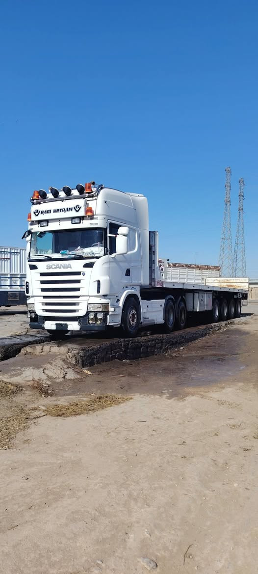 ألسلام عليكم سكانيا موديل 2008رقم سليمانيه جديد حجم 500 كير 900 3٪3 مربوطه راس وعربانه 4محاور حدادت بغداد الجرف تخم تاير راس وعربانه صار 15يوم شاتهن تخم
***********
