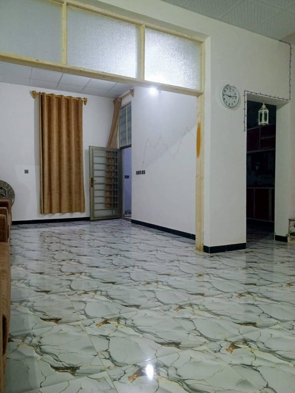 🔥 بيت جديد للبيع - شارع المطار القديم 🔥

🏠 المساحة: 100 متر 
📍 الموقع:نجف كوفة-شارع المطار القديم
قريب على مدرسة القصواء
💰 السعر: 33

التفاصيل:
✅ بناء جديد 100% اساس وسقف صب مركزي
✅ بناء بلوك متين - شغل نظيف
✅ التقسيم: غرفة نوم + صالة + استقبال + مطبخ
✅ صحيات داخلية وخارجية
✅ سطح + منور للتهوية والضوء

للتواصل اتصال 
📞 ***********
