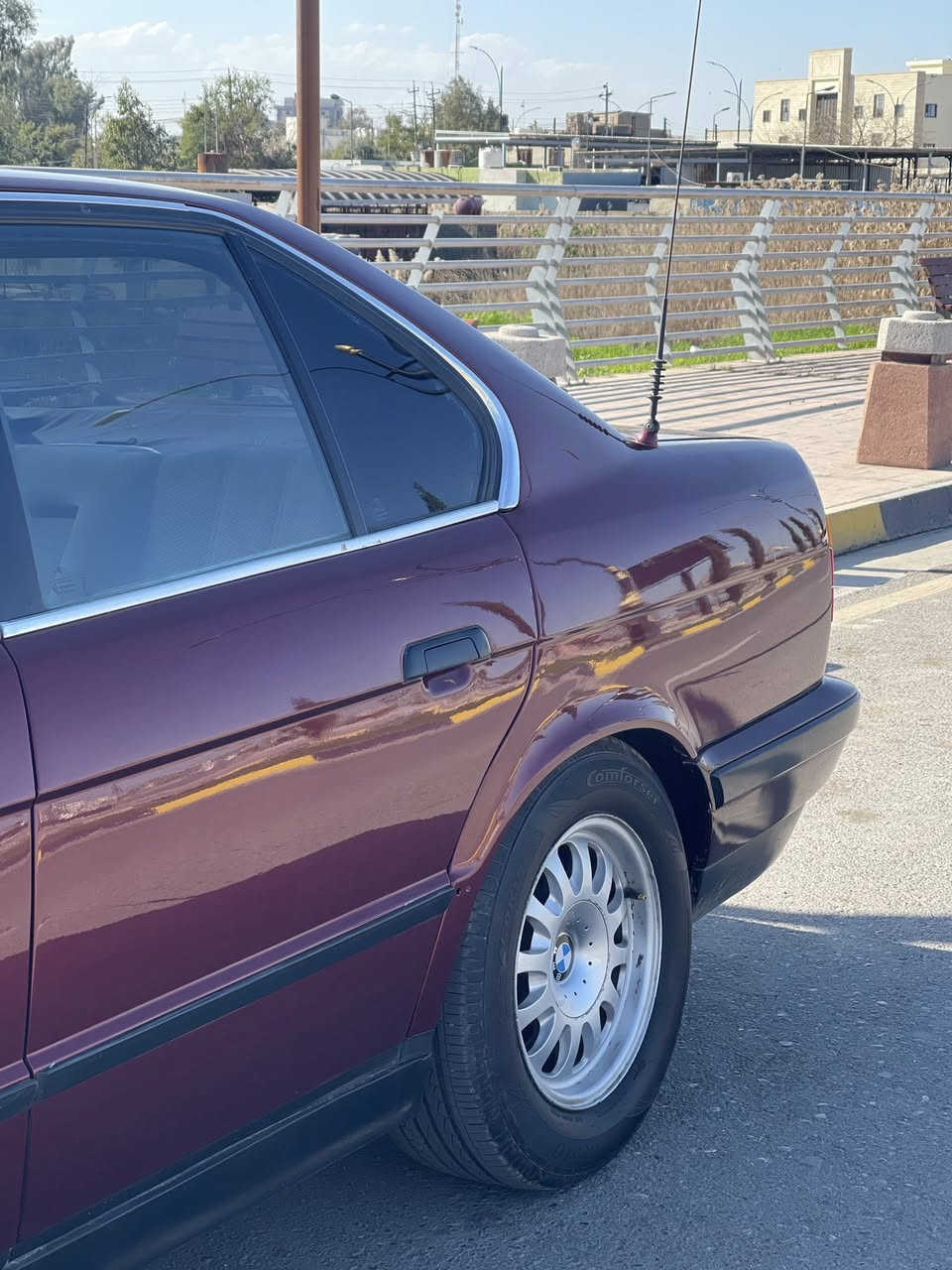 Bmw 525 للبيع
موديل 1991 

مصبوغه عام 

جاهزه من ناحية كير ومكينه وكهربائيات 

طخم تايرات جدد

جامات كهرب

***********

واتساب ***********
