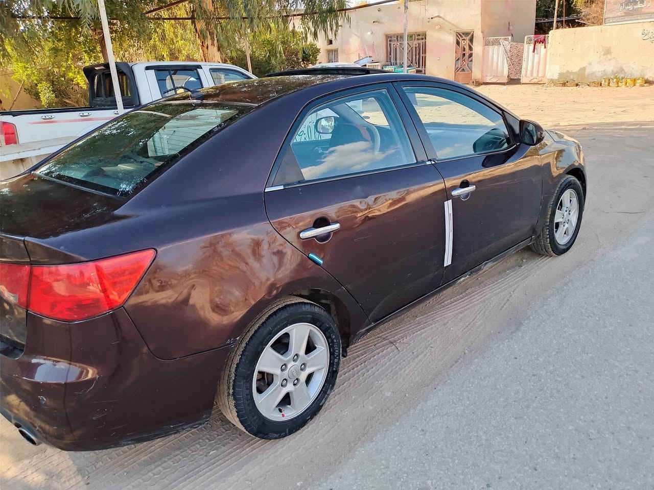 كيه سيراتو موديل 2010 وارد خليجي مكينه 1600 دوش مواصفات السياره فول  واحد على واحد ماعدا البصمه السياره جاهزه كل نقص مابيه مكينه اوكير وحداده اوتخم تاير تبريد كله بشرط السياره مكفوله من الصبغ والتبديل والضربه ماعدا خشم البنيد بدون اظرار داخليه ماشر عليه بالصوره رقم أربيل تحويل وكالة مضمون السعر 85 بيه مجال بسيط للاستفسار *********** مكان السياره كربلاء اخوان غير متواجد على الفيس
