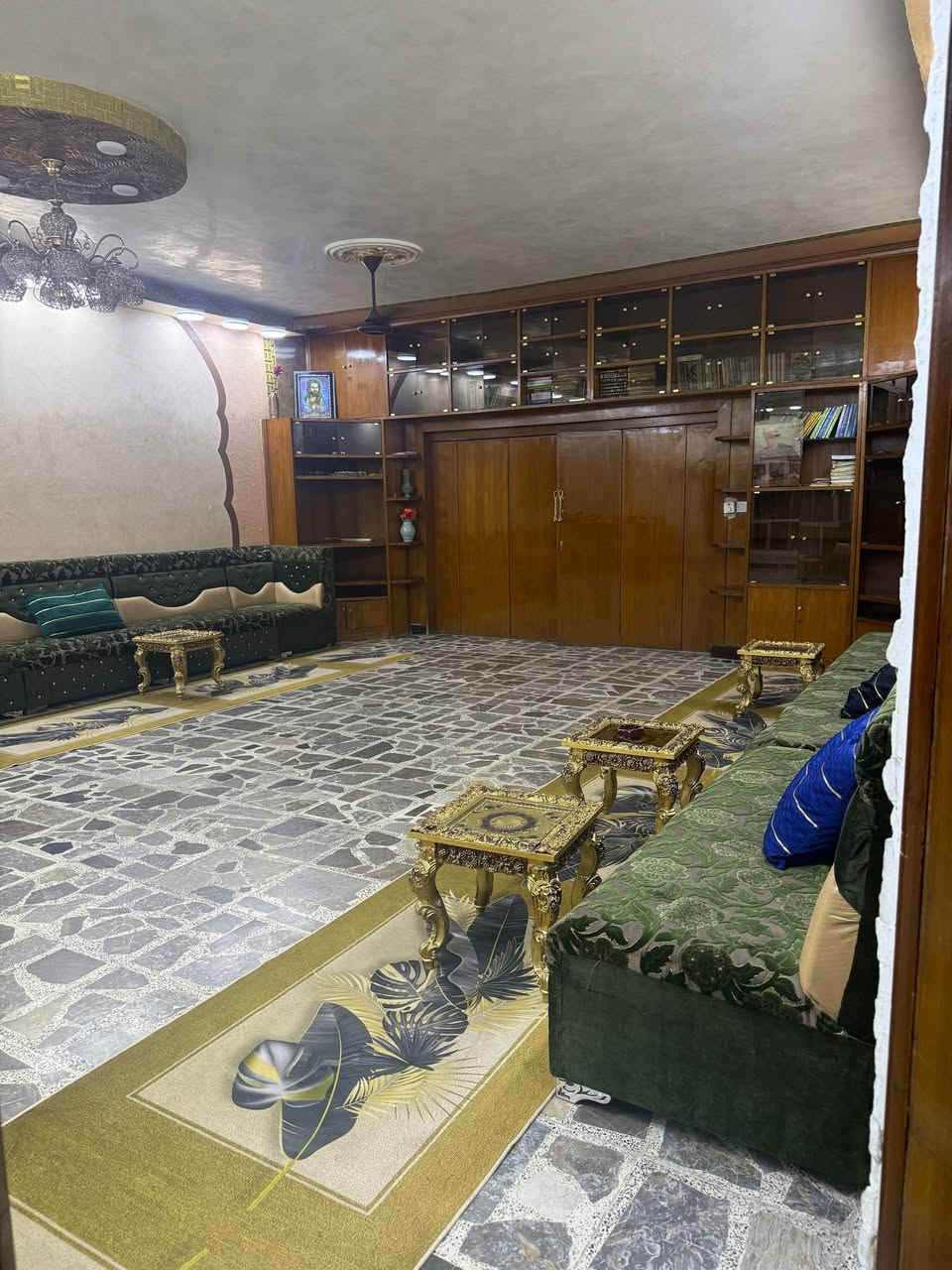 سلام عليكم ورحمة
دار للبيع بالحبيبيه تفاصيله بالصوره مكتوب
سعر ٤٥٠ نهائي.
***********
