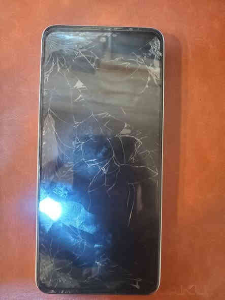 السلام عليكم هاتف تكنو سبارك كو ٢٠٢٤ للبيع المبايل امصلح الشاشه امفطره بس كلشي مبيها تلمس وصورتها نضيفه سعر ٤٠ وبي مجال هاتف ***********
