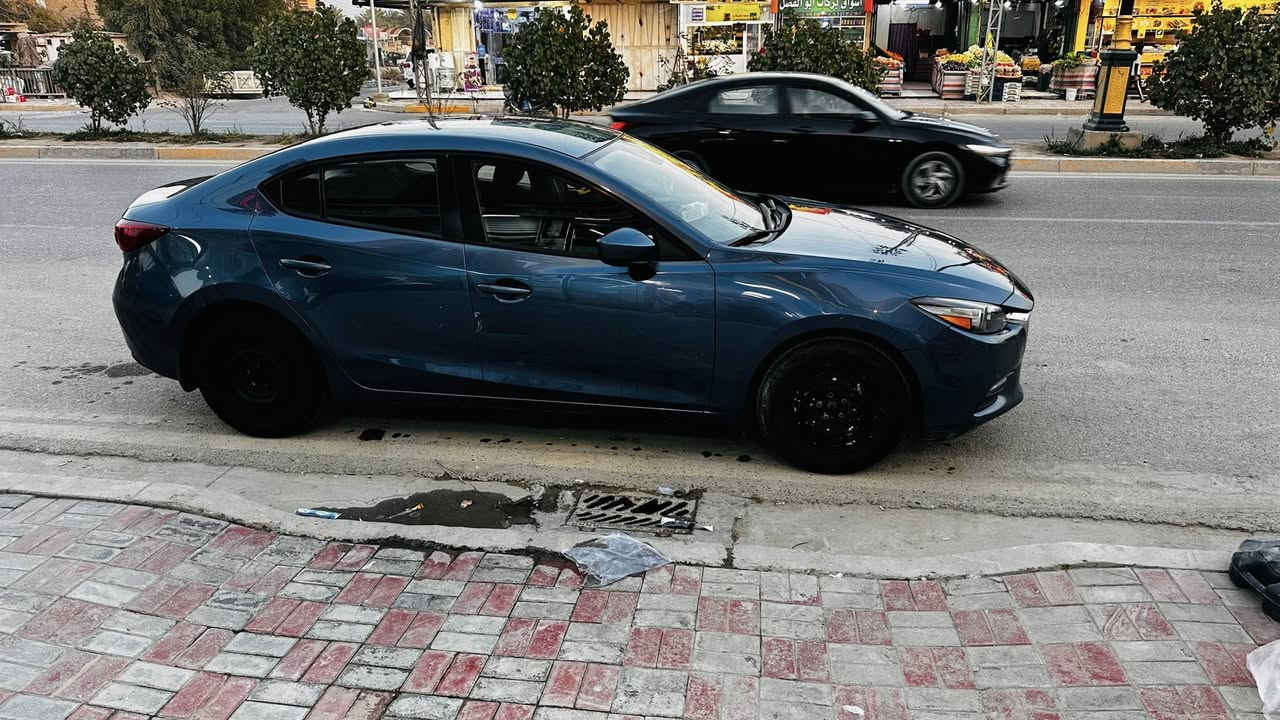 السلام عليكم مازدا زوم 3 مكينة 2000 موديل 18  السيارة حادثها جداً بسيط موجود بالصور رقم بغداد بأسمي السعر 120 ورقة  مكاني كربلاء الحر 
***********
