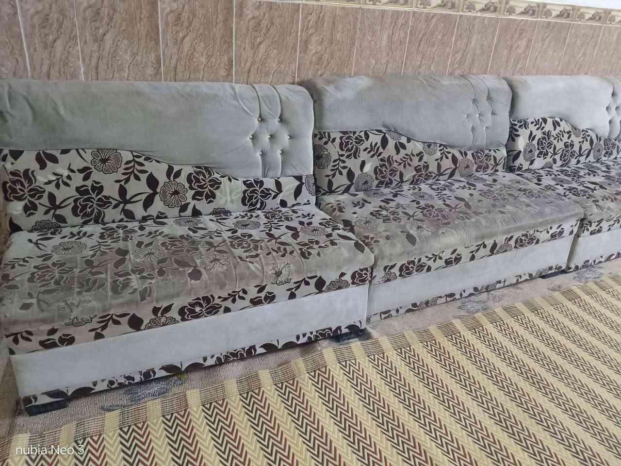 للبيع تخم 11 نفر نضيفات سعره 140 وبي مجال مكان ناحية العباسية حالة جيدة ومريح للاستخدام
 قماش نظيف وخالي من التمزگ مناسب للبيت أو المضيف التواصل خاص


**إذا كنت صاحب هذا الإعلان وتريد حذفه لأي سبب، رجاءا أرسل رسالة إلى الدعم الفني**