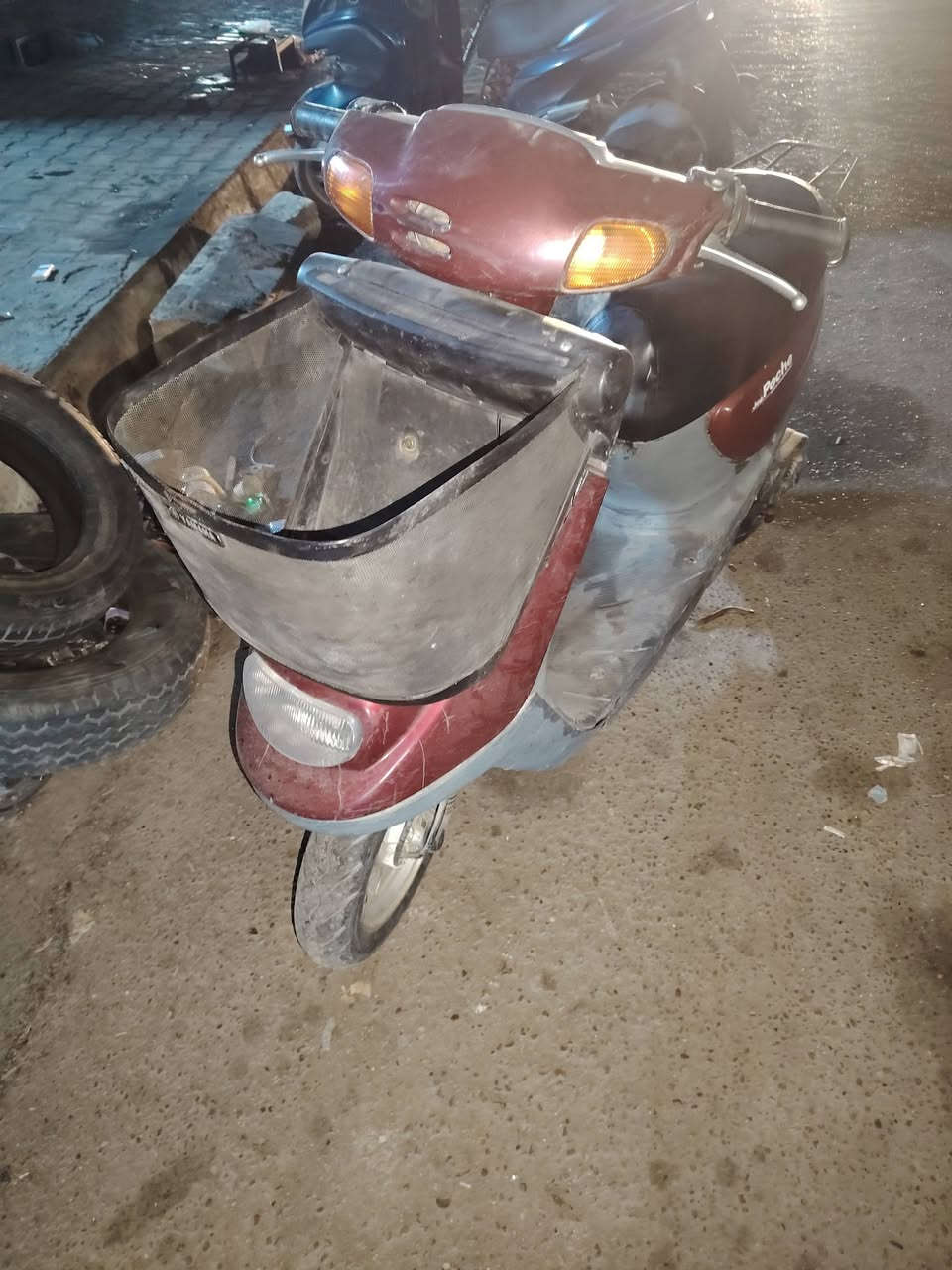 السلام عليكم دراجه منغولي دراجه حلوه ونضيفه كهربايات كله شغاله بيه صوت بلكير وكابريتر شويه تعبانه  مفتوحه دراجه سعر 300 وبيه مجال بصيط رقم ***********
