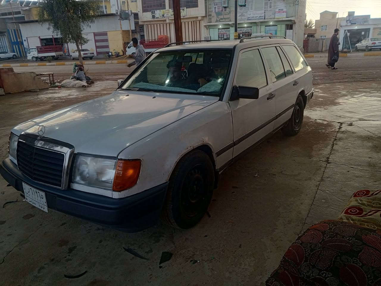 مارسدس دب محرك كير بطه رقم كركوك سنويه عظم مشروع وطني شرط التحويل والوكاله صدر جديد كهربائيات شغاله  داخل جديد السعر 38 وبيها مجال قليل مكان السيارة الشرقاط// *********** // ***********
