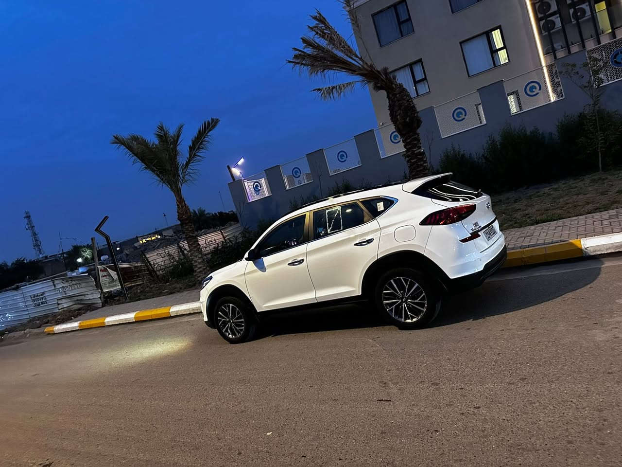 سلام عليكم توسان 2020 خليجي بصمه فتحة ٥ عدسات دبل لددوسات ليزريةفول موصفات رقم بغداد باسمي كله جديد 
مكفوله من الصبغ ماشية ٧٣ مكانها بغداد الكرخ.                           
السعر ٢٠٢ بيها مجال 
رقم الهاتف ***********
