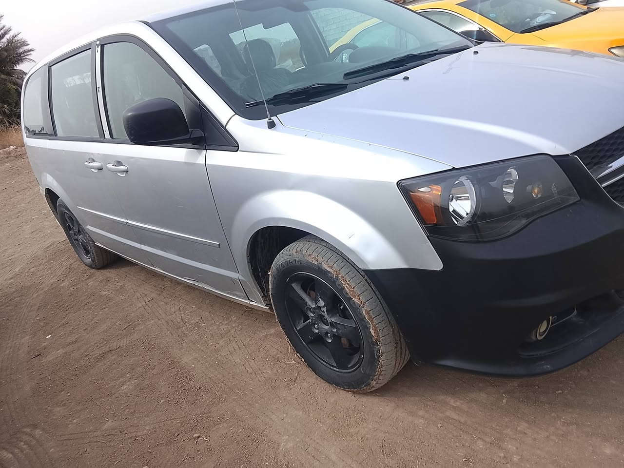 سلام عليكم دوج كرفان موديل 2012
امريكي بدون حادث محرك كير تبريد تدفئه 
دوشمة جلد جديد كاعية جلد صدر امامي 
باب ميكانيكي 
لايت زنون سياره حلوه مكانها بغداد الدوره  رقم بغداد السعر 119 باسمي ***********
