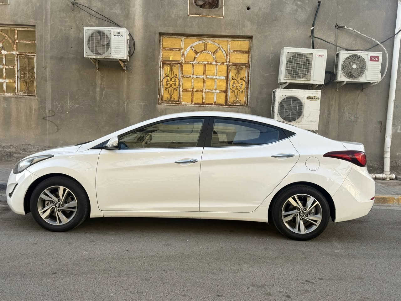 سلام عليكم
النترا 2015 خليجي فول موصفات 1/1 GLS 
موصفاته بصمه تشغيل بصمه ابواب
كشنات جلد + تدفئة
ستيرن تدفىة 
تبريد خلفي + ثلاجه
ويل كروم 
لد امامي خلفي
رقم اربيل منتهيه بسم كردي تريد تحويل او وكاله حاضر
محرك 2000 دوش
كير 6 نمر
سياره بيه صبغ بل داير وشويه بلباب
سعر 123 وبيه مجال 
البصره القبله حي المهندسين
***********
