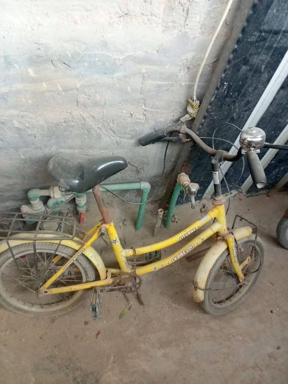 السلام عليكم عندي ا البايسكلات شباب للبيع زوج شغالات يرياد ترتيب الاصفر مكطوع  زنجيل فقط عنواني جسر ادياله القديم بالوليدرقمي هذا *********** اخوكم رائد كنعان العتابي
