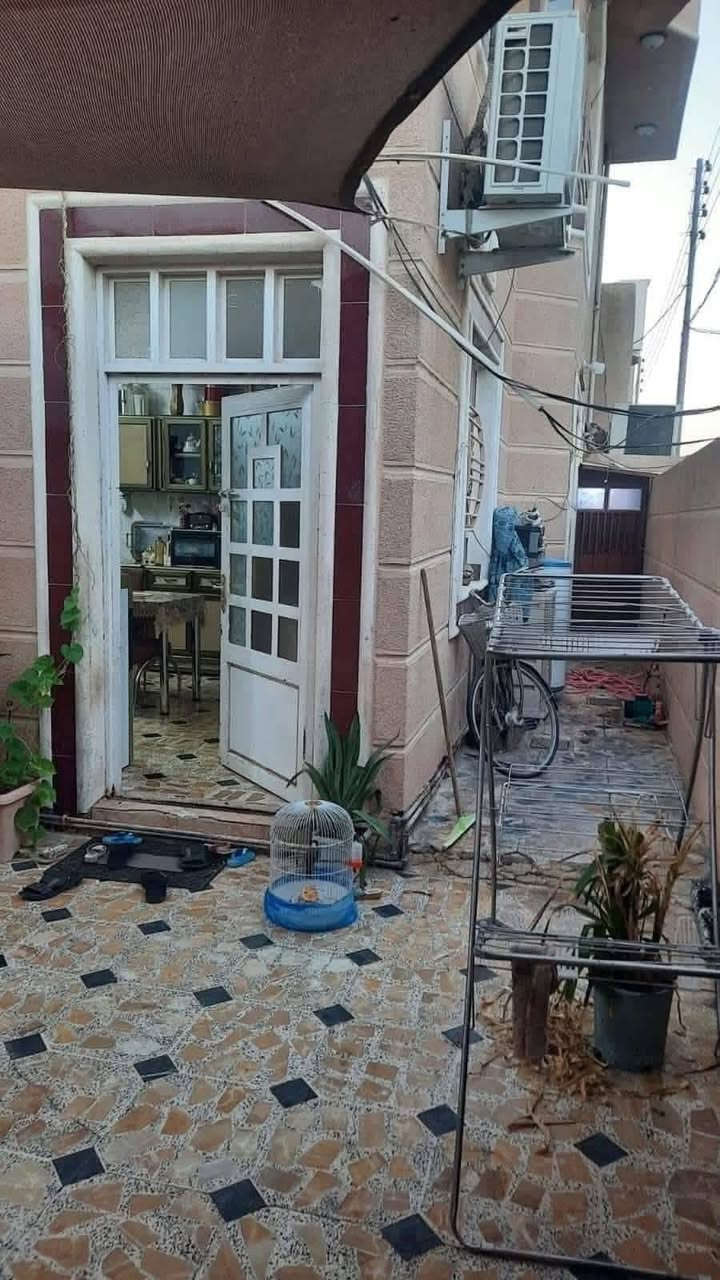 تسلسل :1063
🏡 دار سكني ركن للبيع في الفلوجة حي المعتصم قرب مسجد الحاج غركان🏡
            
                     📢 على بركة الله 📢
📍نوع الملك = طابو صرف سند   
📍المساحة بالسند = 173 م٢
📍المساحة واقع حال = 200 م٢ تقريباً
📍الواجهة  =12م والنزال =16,5م
📍الشارع = ركن شارع 12م وشارع 14م 
📍بناء طابوق 2012  

🔷الطابق الاول يحتوي على
غرفة نوم وصالة ومطبخ واستقبال ومدخل ومنور وحمام وصحيات 
🔷الطابق الثاني يحتوي على
ثلاث غرف نوم وصالة وحمام

🟨سعر البيع للعقار : 200 مليون دينار قابل للتفاوض 

🟢مكتب دار السلطان للعقار
العنوان فلوجة الجغيفي الثانية بداية شارع جامع فاطمة
للاستفسار الاتصال على الأرقام التاليه
***********
***********
***********
