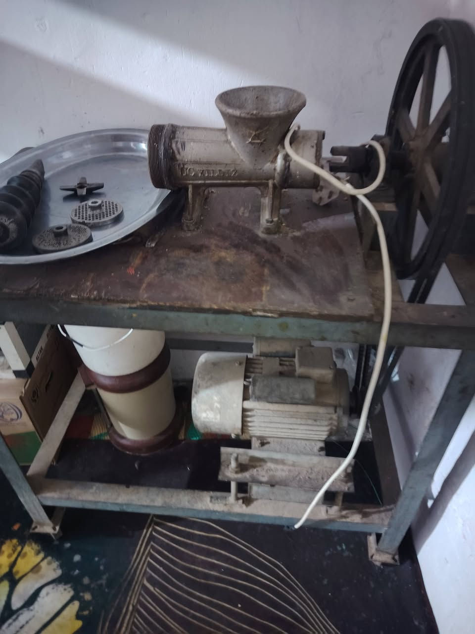 سلام عليكم غراض مال مطعم او كافتريه للبيع شوايه كبيره مال دجاجه وجام خانه العدد ٢ومكيته حجم ٣٢ وطباخ ابو العنين وكابسه ومال هبنكر الاستفسار عله الرقم ***********
