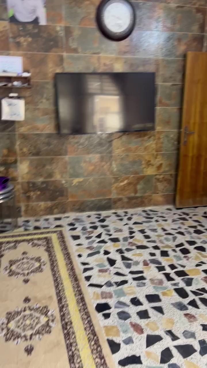 سلام عليكم بيت مساحه 100واجه 5ونزال 20/زراعي خلف الكهرباء قريب نادي الكهرباء كامل ماعد الواجهه للاستفسار ***********
