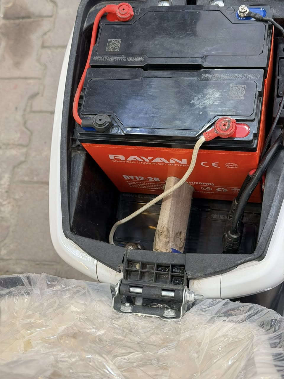 للبيع ار 10 شركة الريان صالها ٥ شهور  طالعه من الوكيل الوصل موجود بطاريات 28 امبير  دراجه شوفة عينك جديده وسرعه خير من الله سعرها ٣٧٥ وبيها مجال ال ٢٥ تطيح البصره مشراك رقم الهاتف ***********
