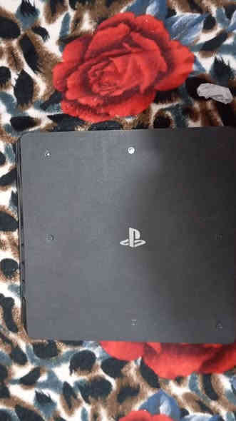 جهاز PS4 Slim مستعمل استعمال قليل، الجهاز نظيف وما مفتوح نهائيًا. ويجي وياه يد أصلية وقرص GTA V..
أنطيك ضمان تجربة 3 أيام، والجهاز شغال 100% بدون أي مشاكل. لوك ستيكر.
مكاني : البصره ابو الخضيب 
الرقم: ***********
السعر: 240 وبي مجال قليل كلش
