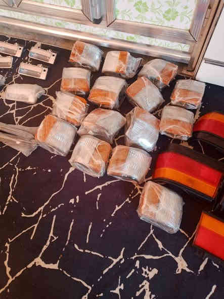 من رخصت صاحب الكروب المحترم يتوفر لدينا اليدات والسكنات وبك لايتات مثل ما موضح بالصوره والفيديو ويوجد لدينا غراض بونتيشا تفصيخ واني بخدمه الجنايه للاستفسار مراسله الصفحه او الرقم *********** واتساب المكان الصويره
