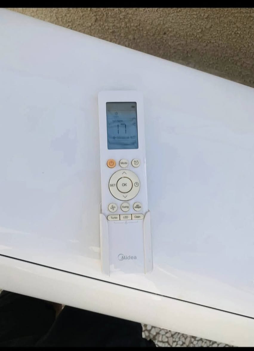 ميديا حجم 2 طن اعتيادي غاز 410 الحديث شركة تكيف جهاز اخو الجديد مستخدم شي قليل بلادي بدون اي تصليح 
ملحقاته كامله بوراي ريمونت قاعده وايرات كلهن اصليات مال الشركه 
حاليآ مشدود السبلت تجي تشوفه تقتنع اني افتحه الك وبلعافيه 

سعره 550 الف نهايته 

📍مكاني بغداد قريب الشعب بوب الشام 
📞للاتصال بالرقم ***********او وتساب 
يوجد خدمة توصيل 🚛داخل بغداد ولكل المحافظات
