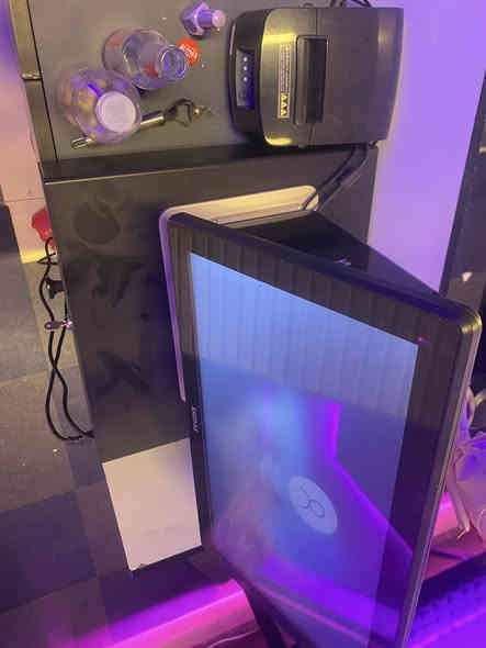 كاشير دبل شاشه كوري اصلي  نظام الوافي 500 الف  كامل مع الطابعه وصندوق نقود 
***********
