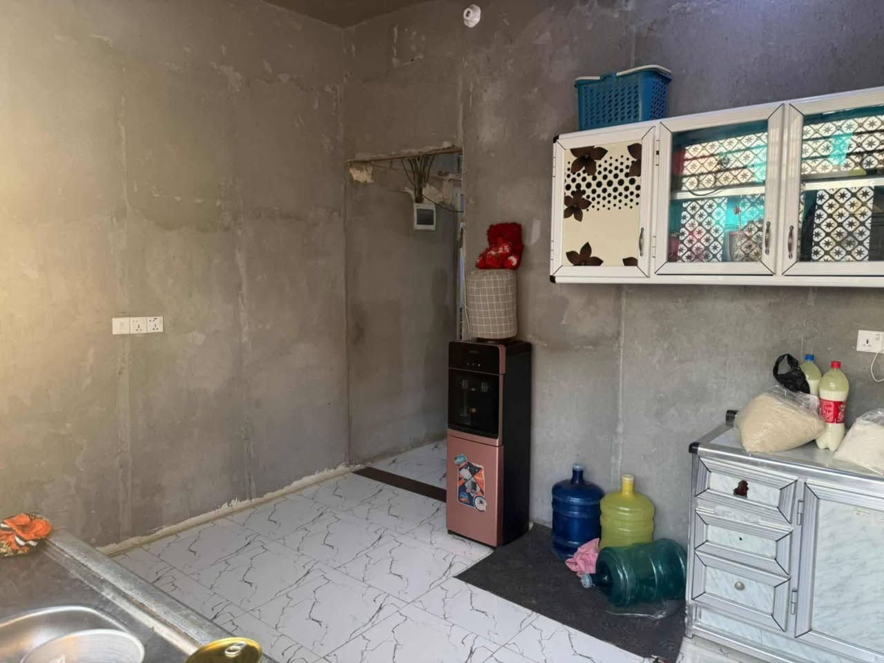 دار للبيع طابو زراعي سند 25 مساحه 135 شارع ساحه تشابيه يحتوي على غرفة وصاله ومطبخ وستغبال لاستفسار ***********
