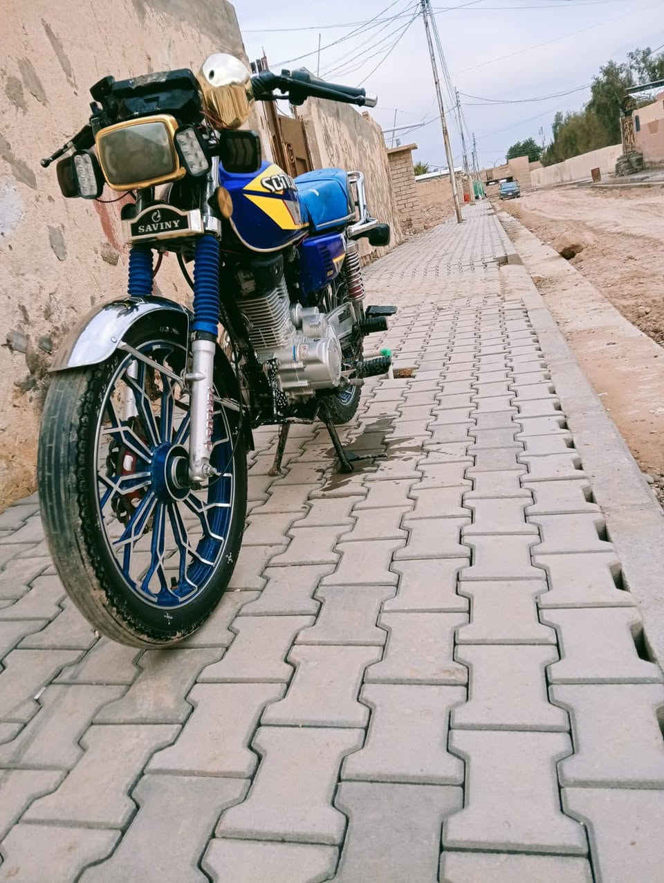 سلام عليكم متاح دراجه ٢٤ دراجه نضيفه ومحرك شرط  كهربائيات جمبزه ونضيف خير من الله السعر المطلوب ٦٠٠ وبيها مجال للطيبين مكاني بيجي اتصال علا هاذ الرقم ***********
