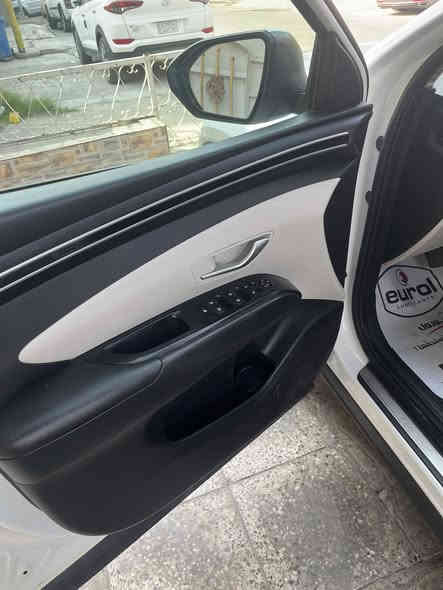 السلام عليكم 
للبيع توكسان 2022 خليجي بغداد رقم انكليزي بأسمي الجديد 
بدون صبغ فقط بارد خفيف يم الرقم الخلفي محرك وكير كفالة والملاحظات الي بالصور السيارة ترحيب مري شفط بصمة تشغيل عن بعد كراسي كهرباء السيارة ماشية 162 الف مكاني حي الاعلام رقم الهاتف *********** السعر 193
