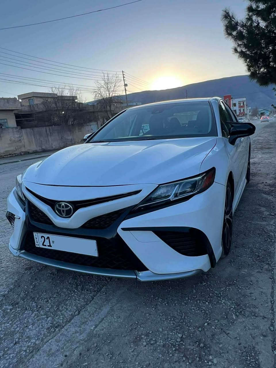 تۆیۆتا کامری 2019 مواسەفات SE
شاشە کامێرا ڕادار و خەتی جادە
کوشن جلد و کوشن کارەبا و ویل کرۆمی رەش
سیستەمی ئیکۆ گێڕ سەر سوکان 
تەنها نیو چەمەلغی دواوە  بۆیاغە بێ ناوگرتن
٤ قۆپی زۆر بچوکی لە تەنیشتەکانی بە pdr چاک کراوە
رەقەم و سەنەوی نوێیە تا 2031
وێنەی رەقەم شاصیم داناوە

هیچ ئێرباگی نەتەقیوە بەشەرت 
گێر و مەکینە تەحویل وەکالەت بەشەرت 
تەنها 80 هەزار مایل رۆشتوە 

ژمارەی خاوەنەکەی 
0750 447 4937 شقلاوة, أربيل
