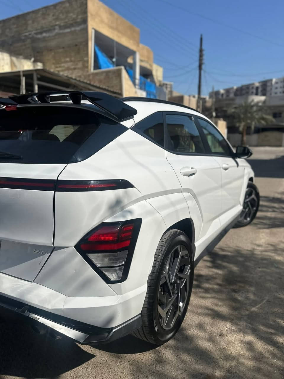 السلام عليكم
كلين سيارة كفاله عامه 
🔥 للبيع – 2024 Hyundai Kona N Line 🔥

سيارة شبابية رياضية شكل وأداء ومواصفات فول ✨

🚗 محرك 1.6 تيربو – عزم قوي وسواقة ممتعة

📍 ماشي 40 آلاف ميل فقط (جديدة عملياً)

❗ بدون حدثه عل ايدي سيارة وكلين

💎 مواصفات فُل N Line:

✅ فتحة سقف

✅ تشغيل عن بعد + بصمة + دخول ذكي

✅ ستيـرن رياضي N مع تدفئة

✅ شاشة كبيرة تدعم Apple CarPlay

✅ شاحن لاسلكي

✅ مقاعد جلد + كنتارة رياضية بختم N

✅ أنظمة قيادة (Sport / Normal / Snow)

✅ قيادة شبه ذاتية

✅ LED أمامي متصل (شكل هجومي مميز)

✅ سايد بريك زر + إشارات بالمرايا

السيارة مرتبة ونظيفة جداً، وجاهزة للاستخدام 👌

📞 اتصال أو واتساب: ***********
