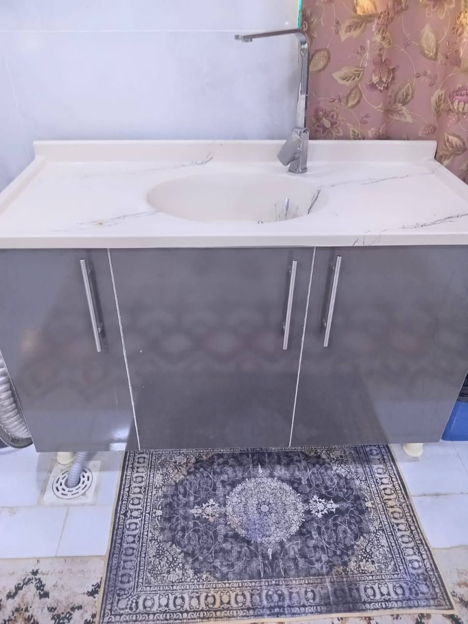 ***********
شراي يراسلني واتساب فقط
غراض بيت كلش نظيفات مستعجله ع البيع اسعار كلش مناسبه واللي ياخذهن كلهن اتساهل بيهن عنوان بغداد الدوره
