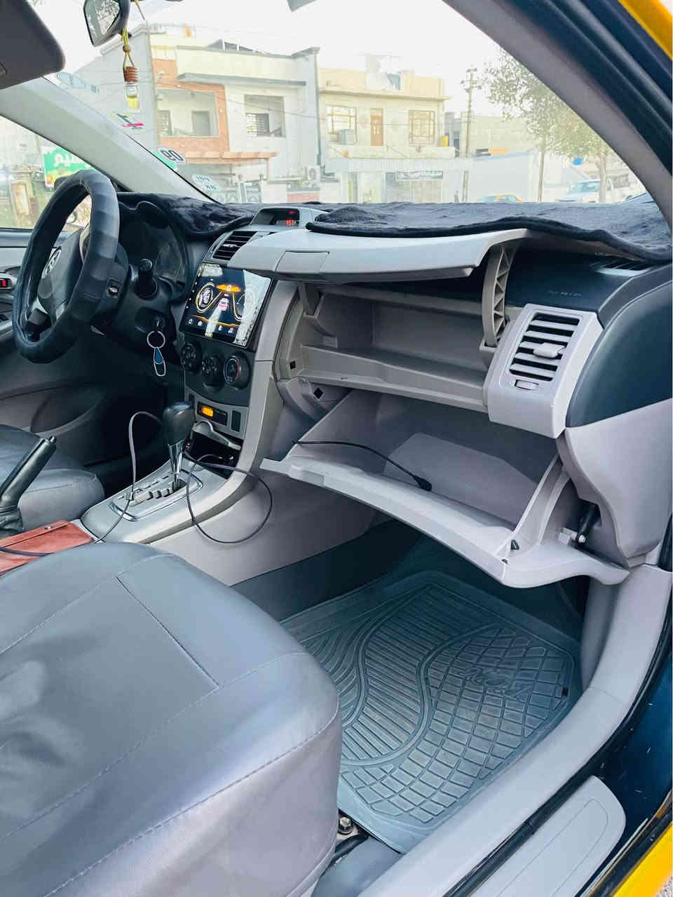 كورلا ٢٠١١
رقم كركوك تكسي 
ما بيها تبديل ولا حادث كل قطعها بلاديه 
بيها طخه خفيفه براس الجامرلغ صفحه السكن بيها معجون و الباقي تصفيه فقط 
و بارد جوه الرقم الخلفي 
السياره جاهزه ع اخر حبايه من صدر و صبغ جديد و بطاقه بانزين 
و بيها منضومه غاز 
محرك مال ١٩ مكفول من اي خل ار تنقيص او تبخير 
كير كفاله 
مكان السياره كركوك 
*********** كركوك, العراق
