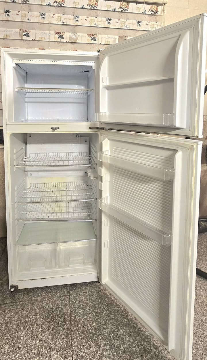 السلام عليكم
ثلاجة للبيع نوع دولفين نظافة ٩٠%
السعر ٣٠٠ وبيها مجال
***********
