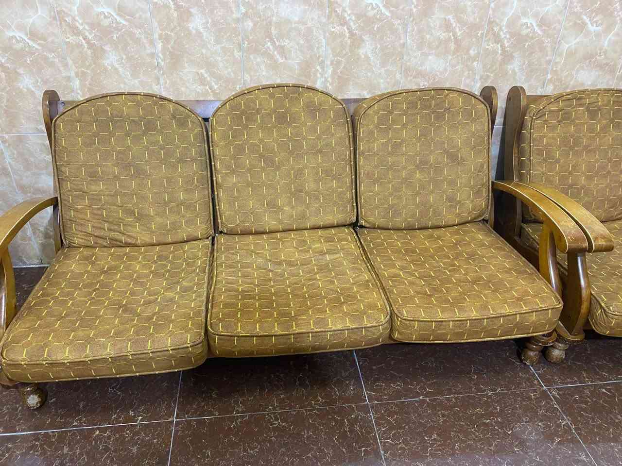 السلام عليكم عدي تخم للبيع ماليزي سبع مقاعد دوشمه جديده اريد 150 وبي مجال بسيط ***********
