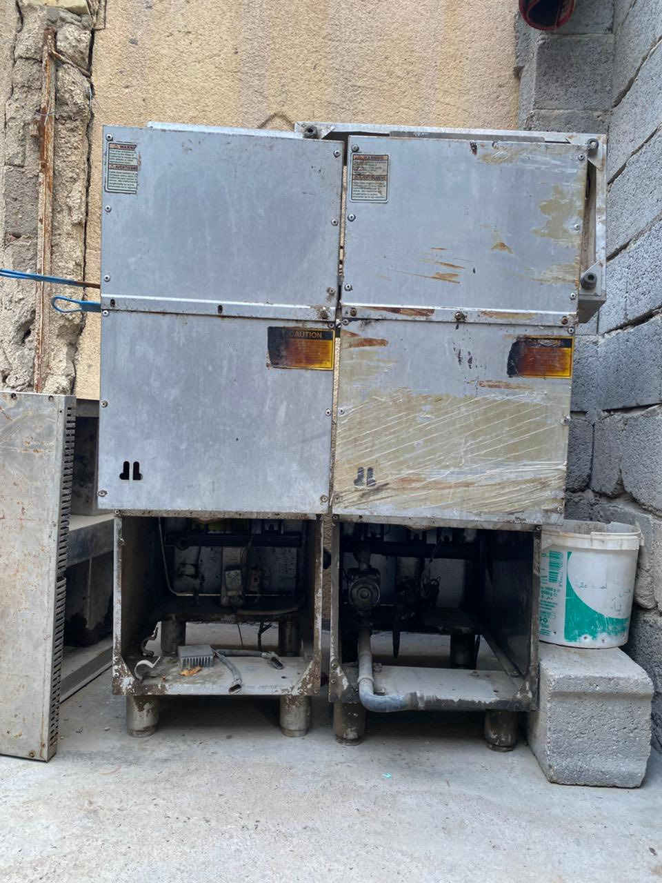 السلام عليكم غراض مطعم للبيع كريل بركر حجم كبير+قلايات عدد ٣  مكان بصره ***********السعر ٢٠٠الف الشراي يتصل
