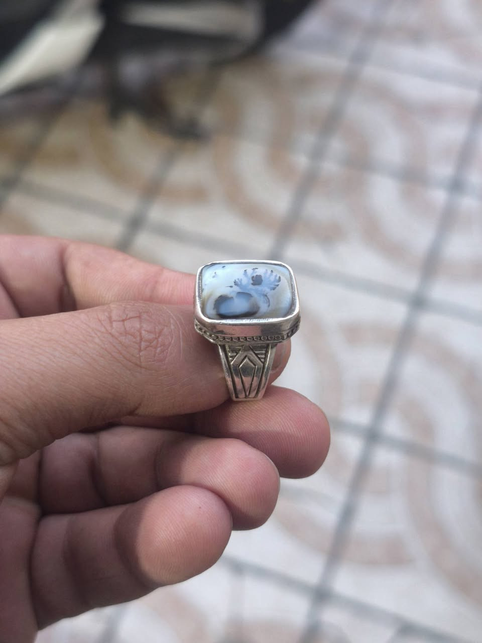 السلام عليكم 
عقيق يماني مصور قياس الخاتم ٢٥ بيع فقط 
مكاني بغداد


**إذا كنت صاحب هذا الإعلان وتريد حذفه لأي سبب، رجاءا أرسل رسالة إلى الدعم الفني**