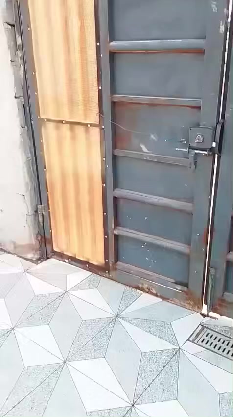 السلام عليكم بيت زراعي يم البانزين خانه مال عبد حسن ملاغي يم مجمع الاسباني مساحه البناء ٢٠٠ حديقه داخليه وحديقه خارجيه صب كونكريت مسلح بقي المعلومات اتصال رقم ***********
وتساب ***********
