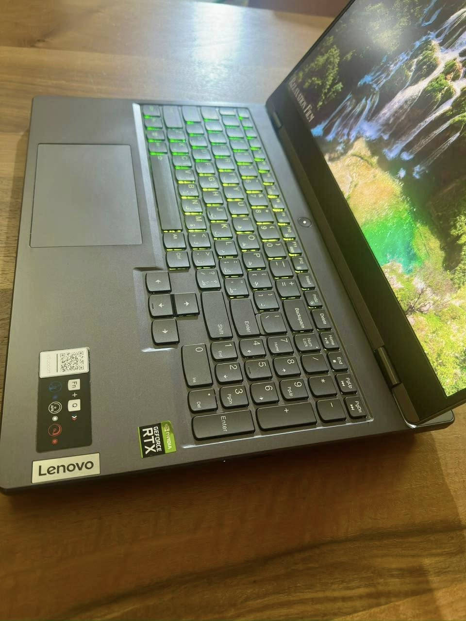 لابتوب (Lenovo Legion 5) للألعاب منظف حديثاً بحالة ممتازة RTX 3060, i7 12th gen.
اسم الموديل الكامل: Lenovo Legion 5 15IAH7H.
لابتوب Lenovo Legion الغني من التعريف، من أكثر الحاسبات المطلوبة بسبب شاشته الجميلة وبنيته القوية وقدرته على تشغيل أي لعبة أو تطبيق بسهولة.
مستخدم حوالي سنتين وبحالة ممتازة، بدون أي خدوش أو انخفاض بالمستوى، تم عمل صيانة داخلية حديثاً جداً منظف احترافياً ومبدل المعجون الحراري (يعني الجهاز ما يصير حار حتى مع أثقل الألعاب).
كرت الشاشة: RTX 3060 قوي ويشغل جميع الألعاب بدقة 1080p وبسلاسة.
المعالج: Intel i7 الجيل الثاني عشر ممتاز للألعاب والهندسة والمونتاج.
الرام: 16GB DDR5 جيد جداً لتشغيل عدة تطبيقات ومواقع مرة واحدة.
المساحة: 500GBs، مساحة كبيرة تتحمل هواي ألعاب وتطبيقات وصور.
الشاشة: 15.6 انش، كبيرة وبتردد 165Hz يعني سلسة جداً ومريحة للألعاب، وشاشات لينوفو ليجون جميلة جداً من ألوان ودقة وسطوع فحتى مشاهدة الأفلام عليها تجربة جداً جميلة.
نظام التشغيل: ويندوز 11 برو أصلي ومفعل.
السعر: مليون ومية وخمسين (1,150,000).
لا يوجد توصيل.
التواصل من المسنجر او الواتساب من هذا الرقم:
***********
